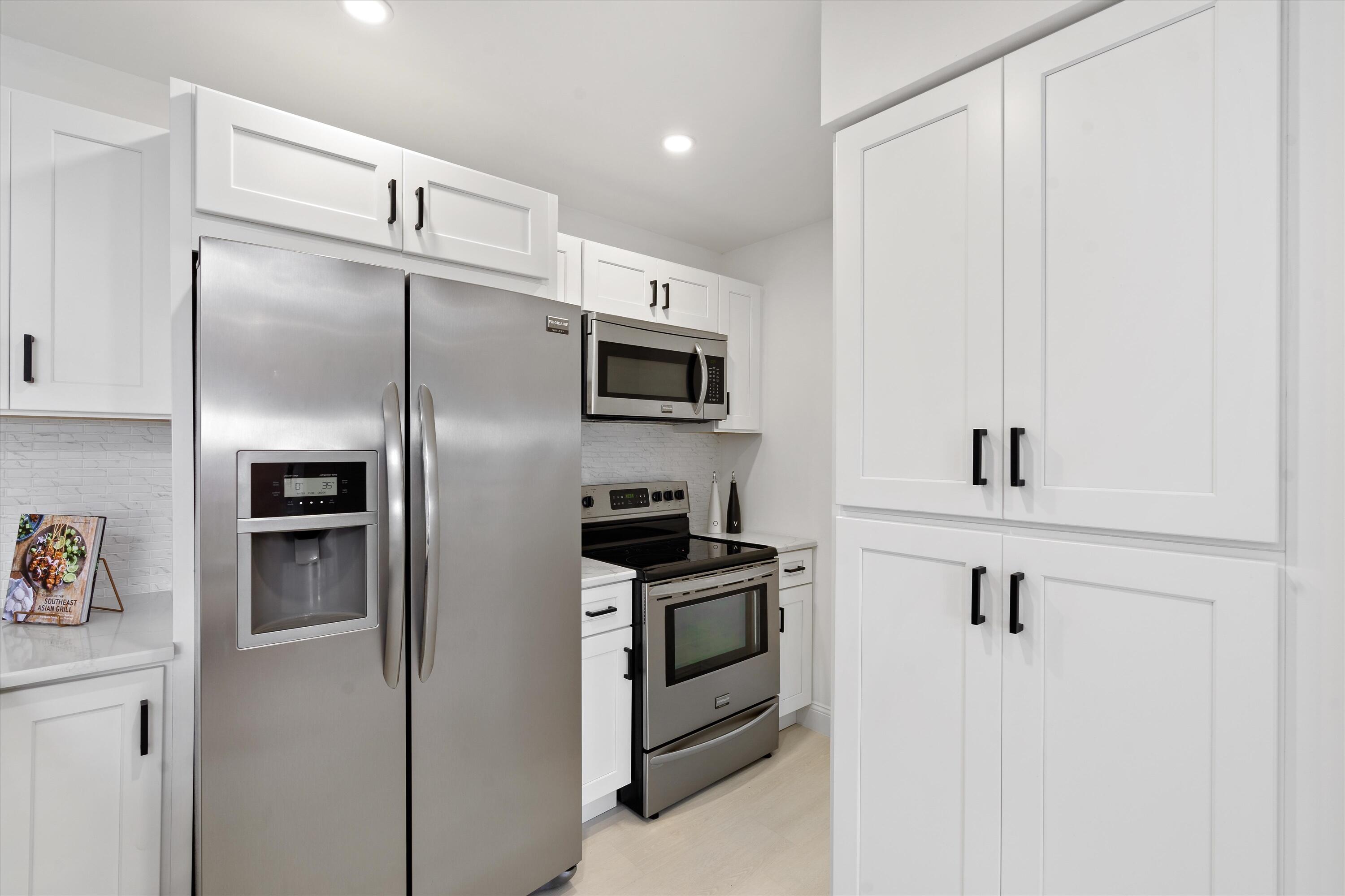 1008 Green Pine Boulevard H3