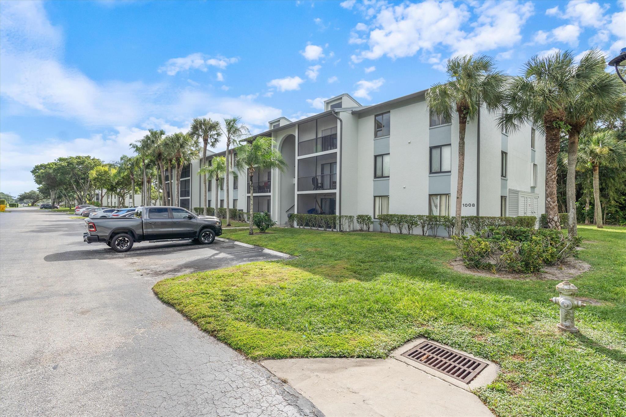 1008 Green Pine Boulevard H3