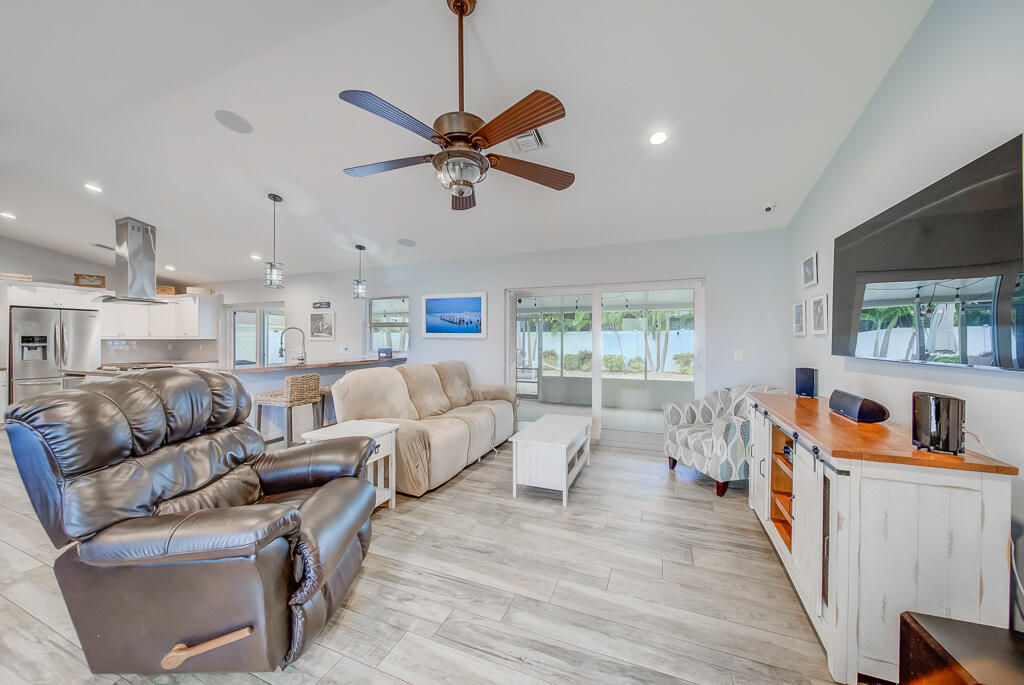 841 NW 8th Way, Boynton Beach