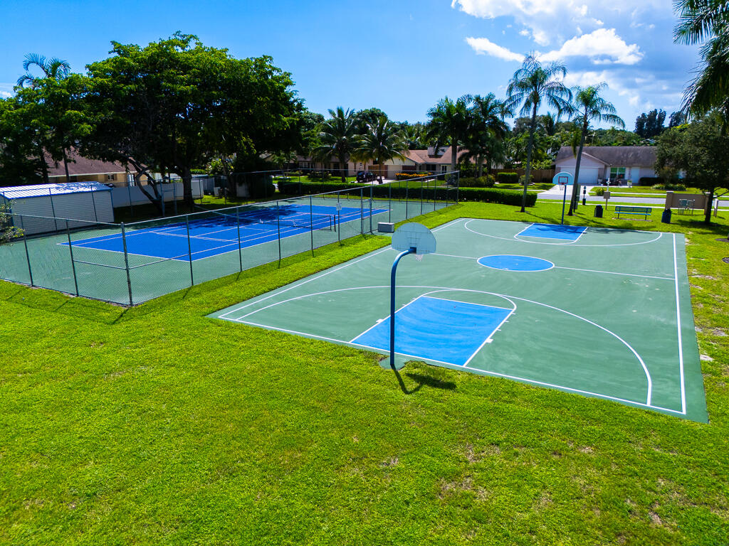 841 NW 8th Way, Boynton Beach