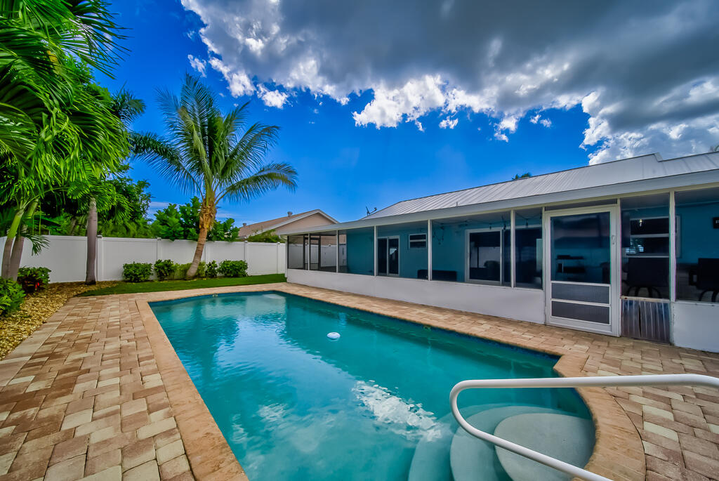 841 NW 8th Way, Boynton Beach