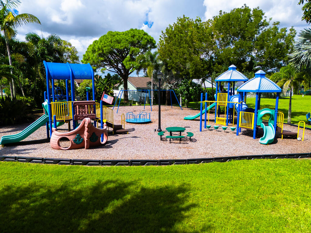 841 NW 8th Way, Boynton Beach