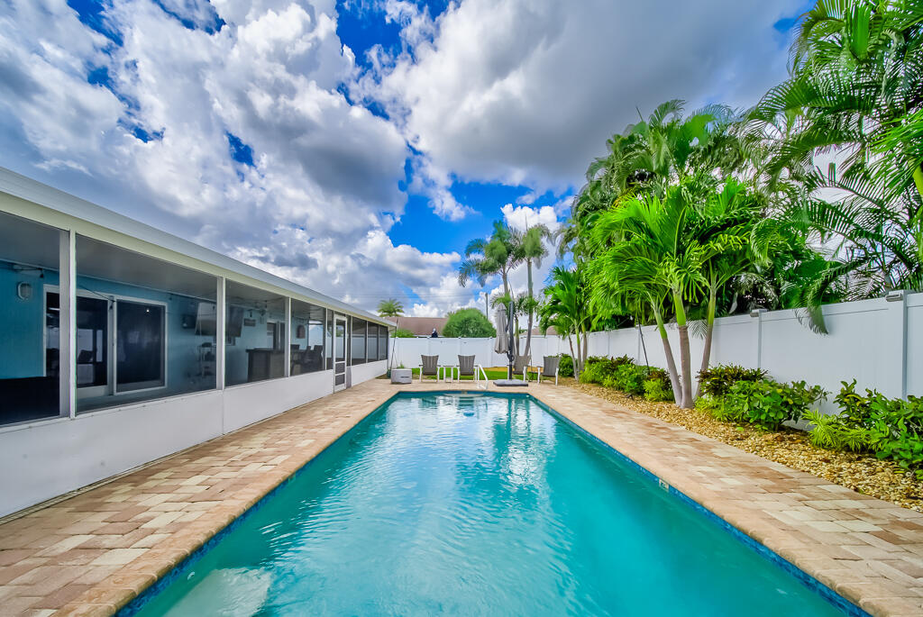 841 NW 8th Way, Boynton Beach