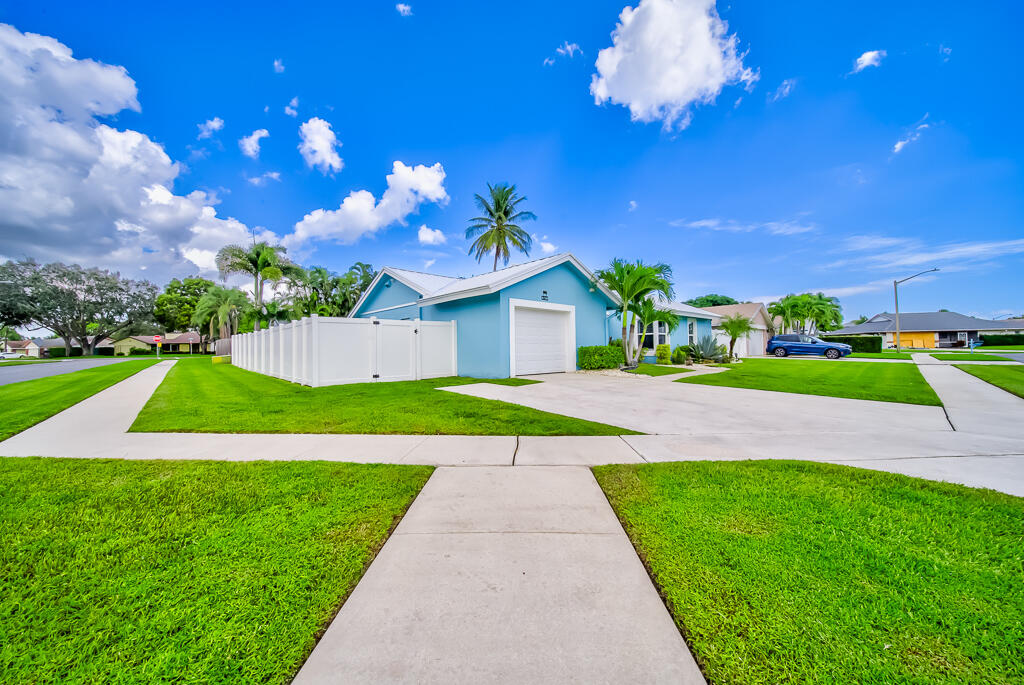 841 NW 8th Way, Boynton Beach