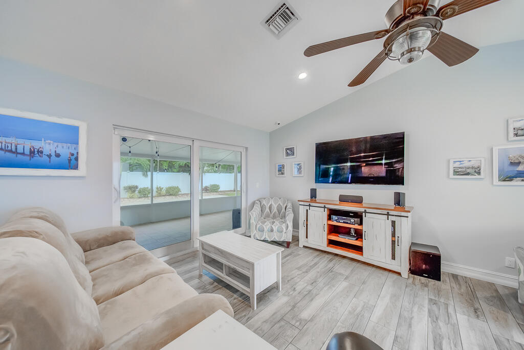841 NW 8th Way, Boynton Beach