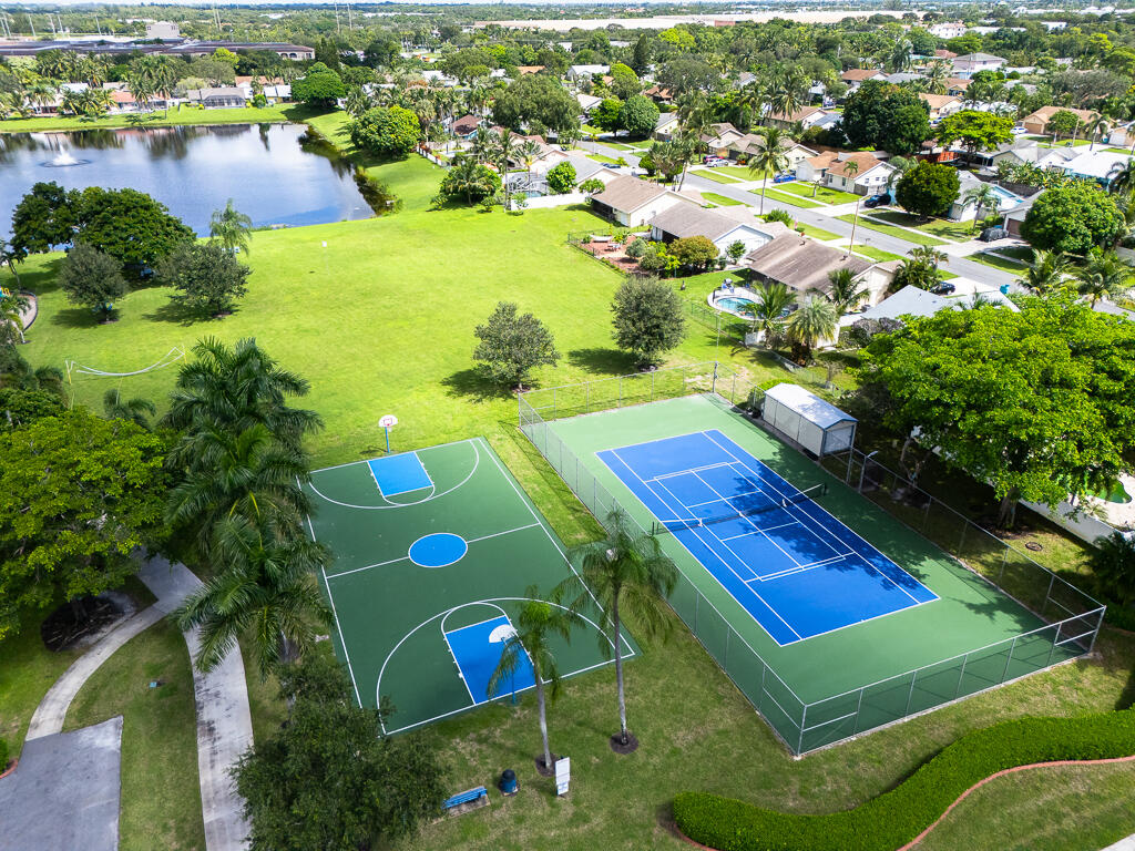 841 NW 8th Way, Boynton Beach