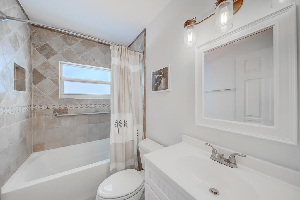 841 NW 8th Way, Boynton Beach