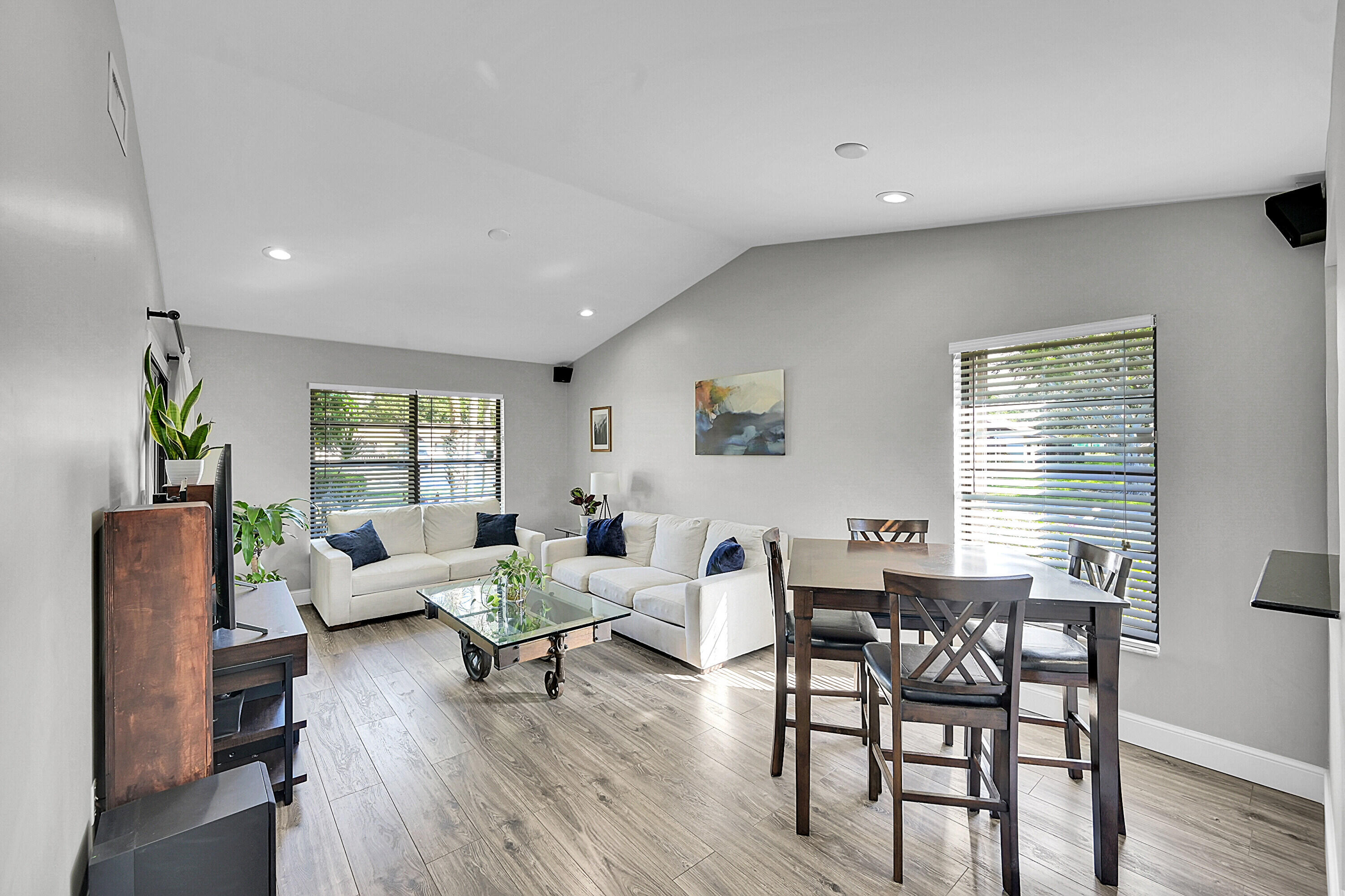 16 Via De Casas Norte 16