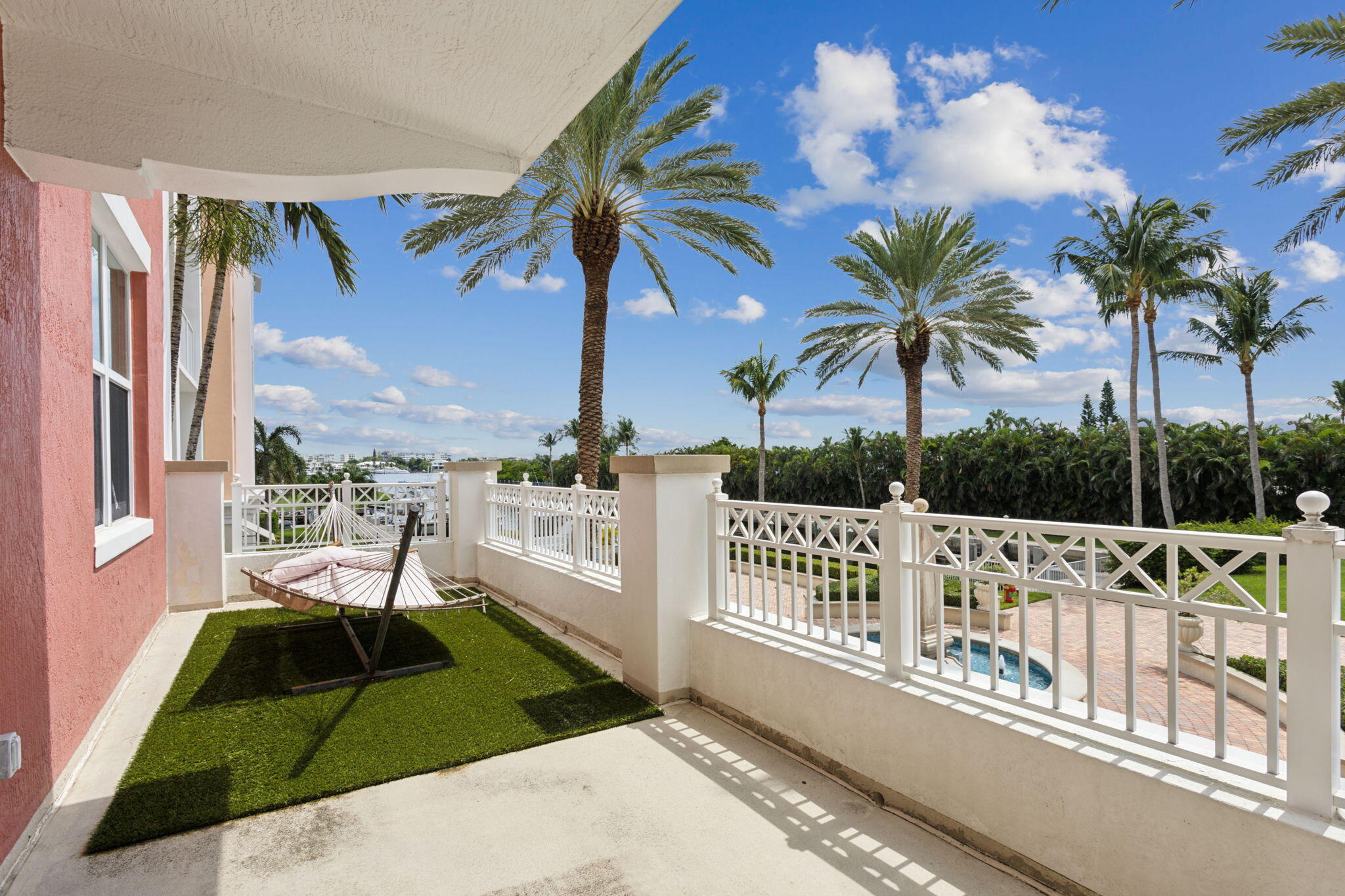 806 E Windward Way 217