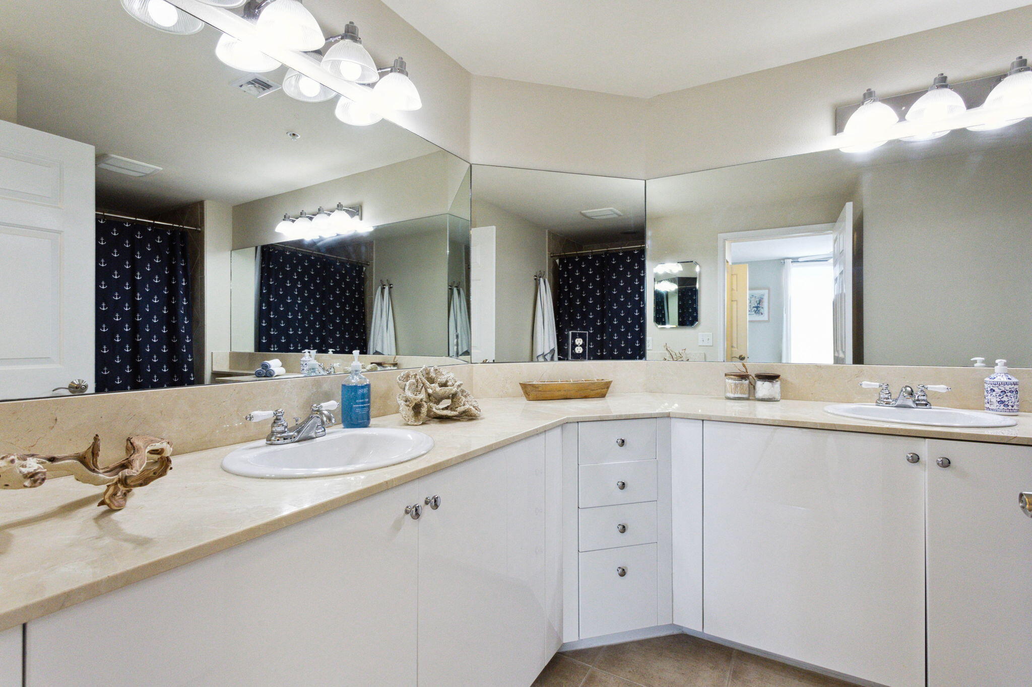 806 E Windward Way 217