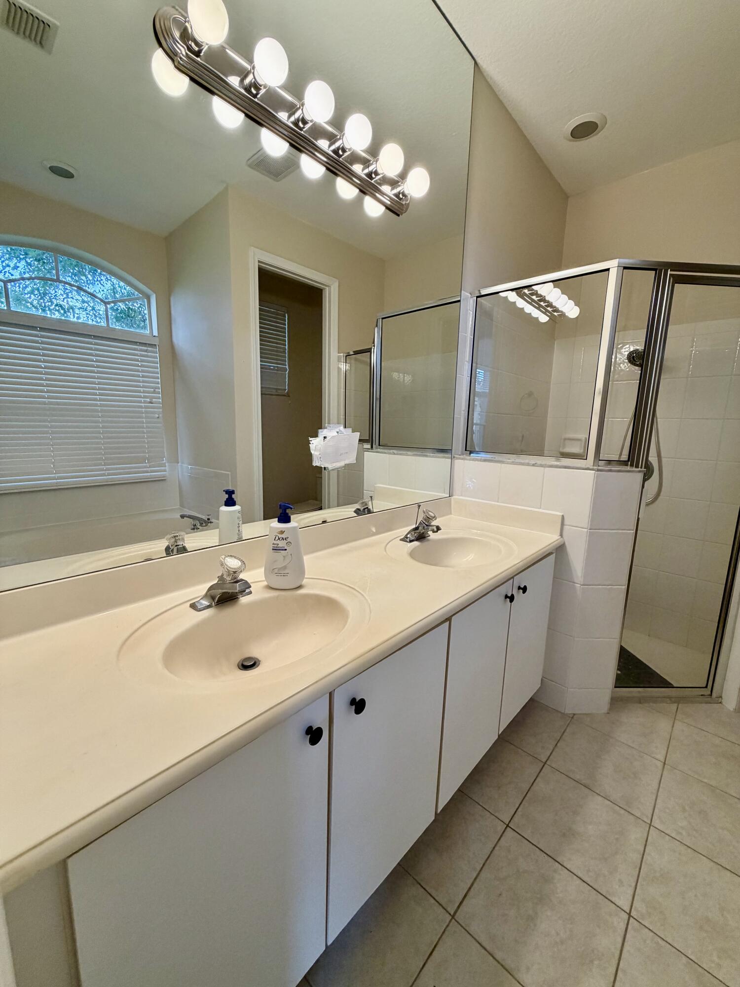 5684 Via De La Plata Circle