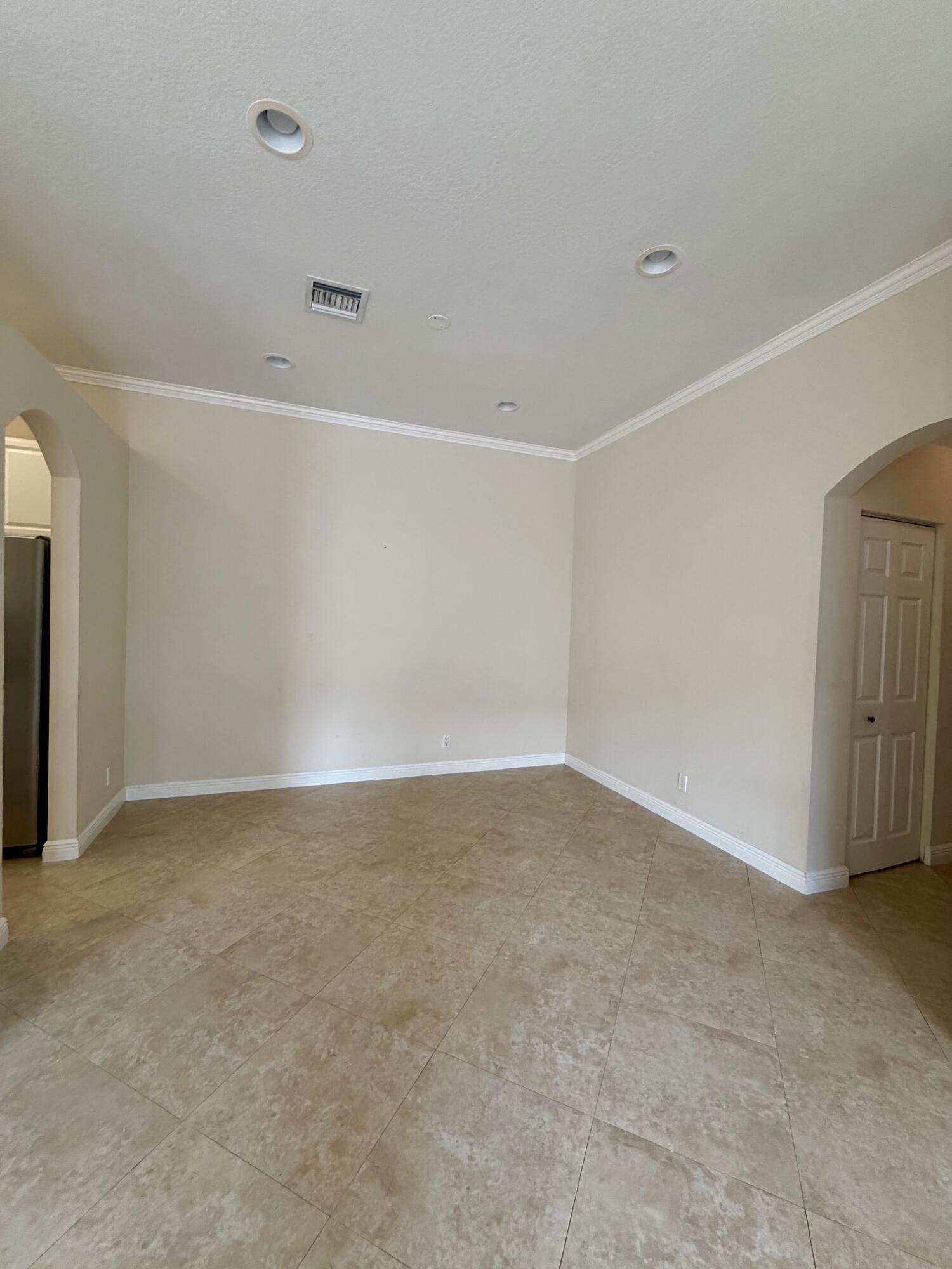 5684 Via De La Plata Circle