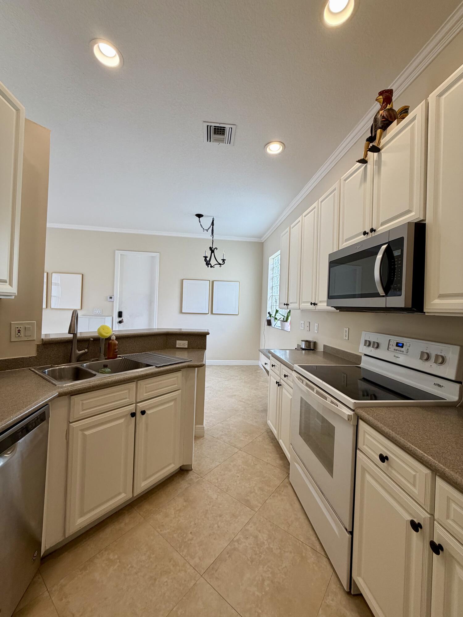 5684 Via De La Plata Circle