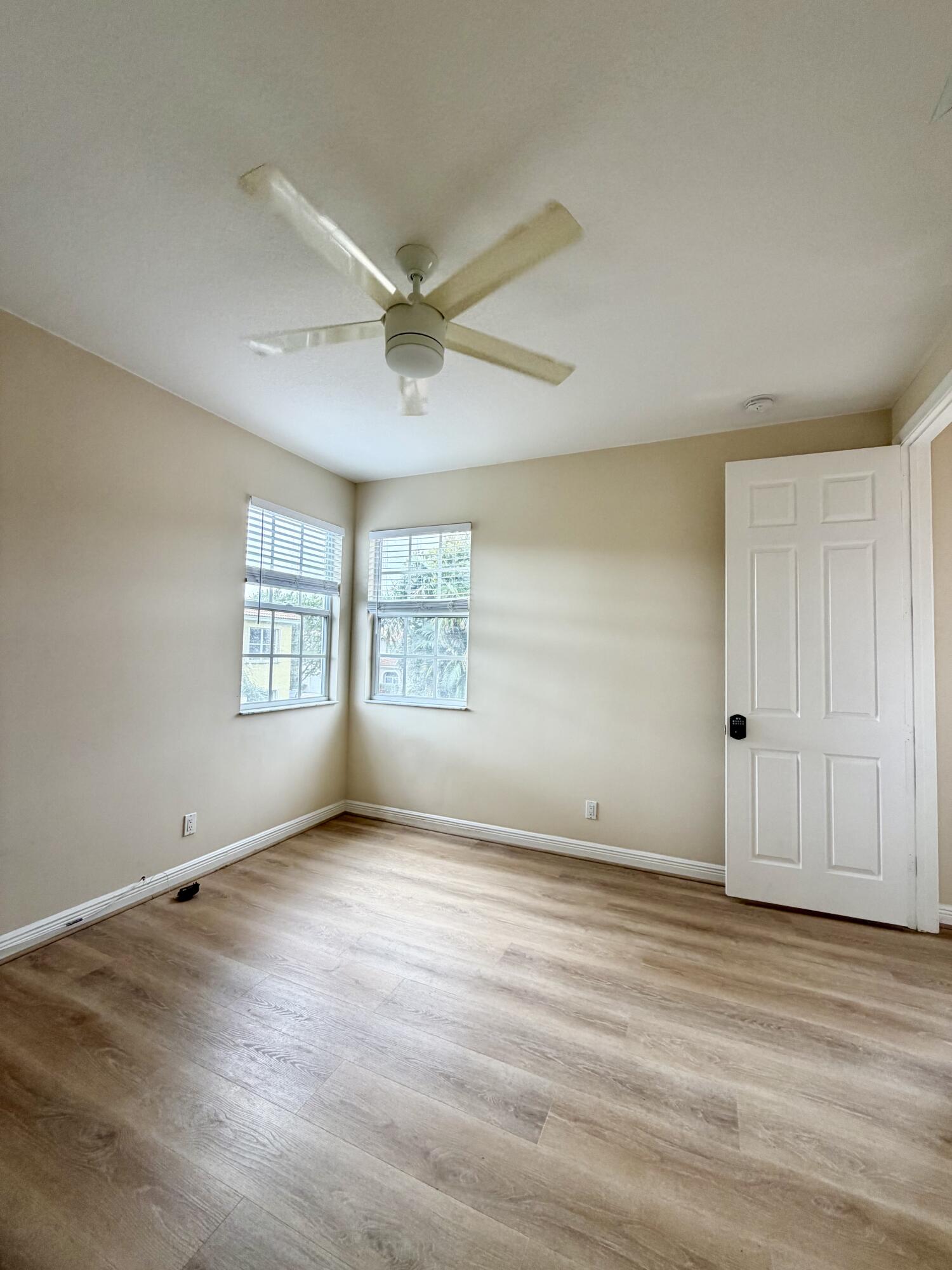 5684 Via De La Plata Circle