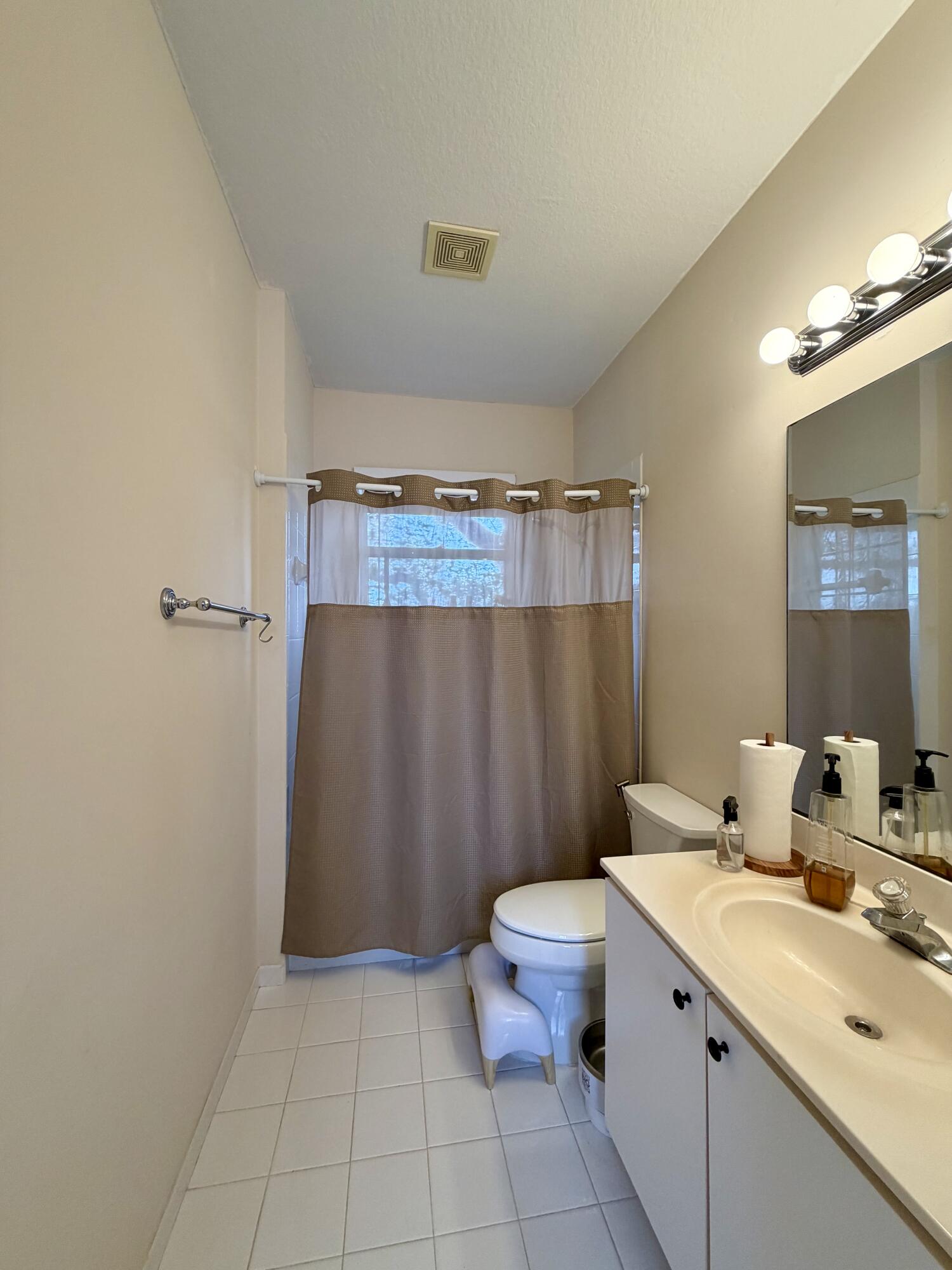 5684 Via De La Plata Circle