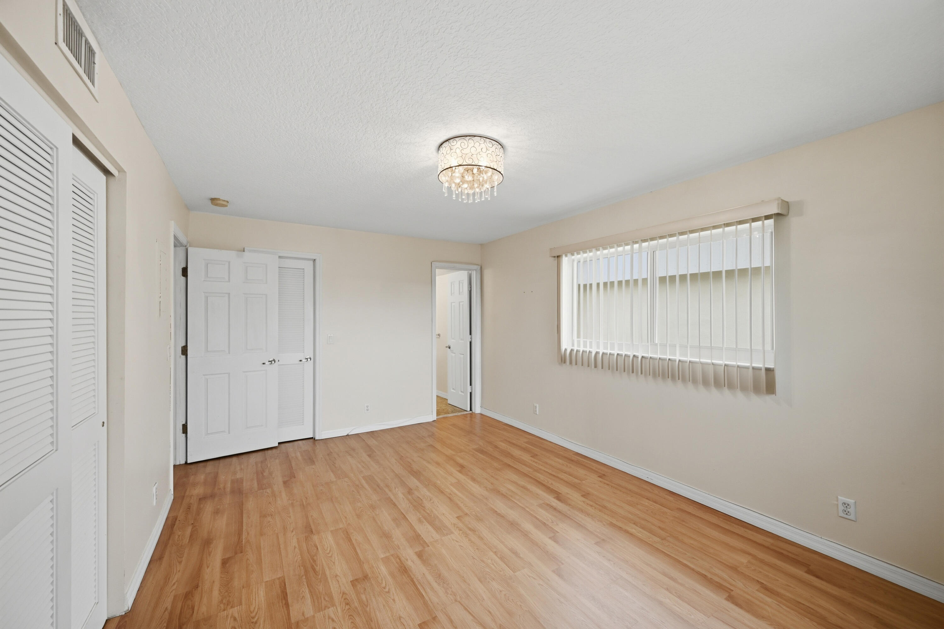 130 NE 26th Avenue 4090