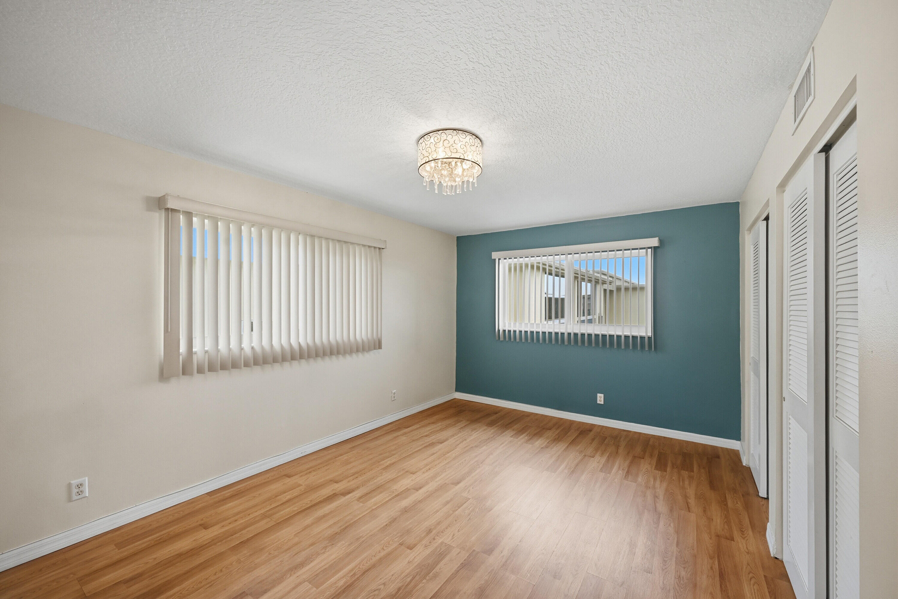 130 NE 26th Avenue 4090