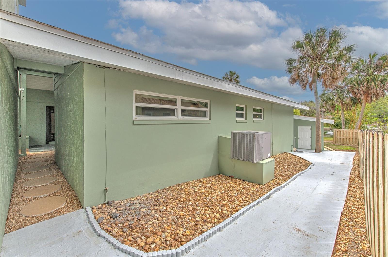 7102 MANDY LN