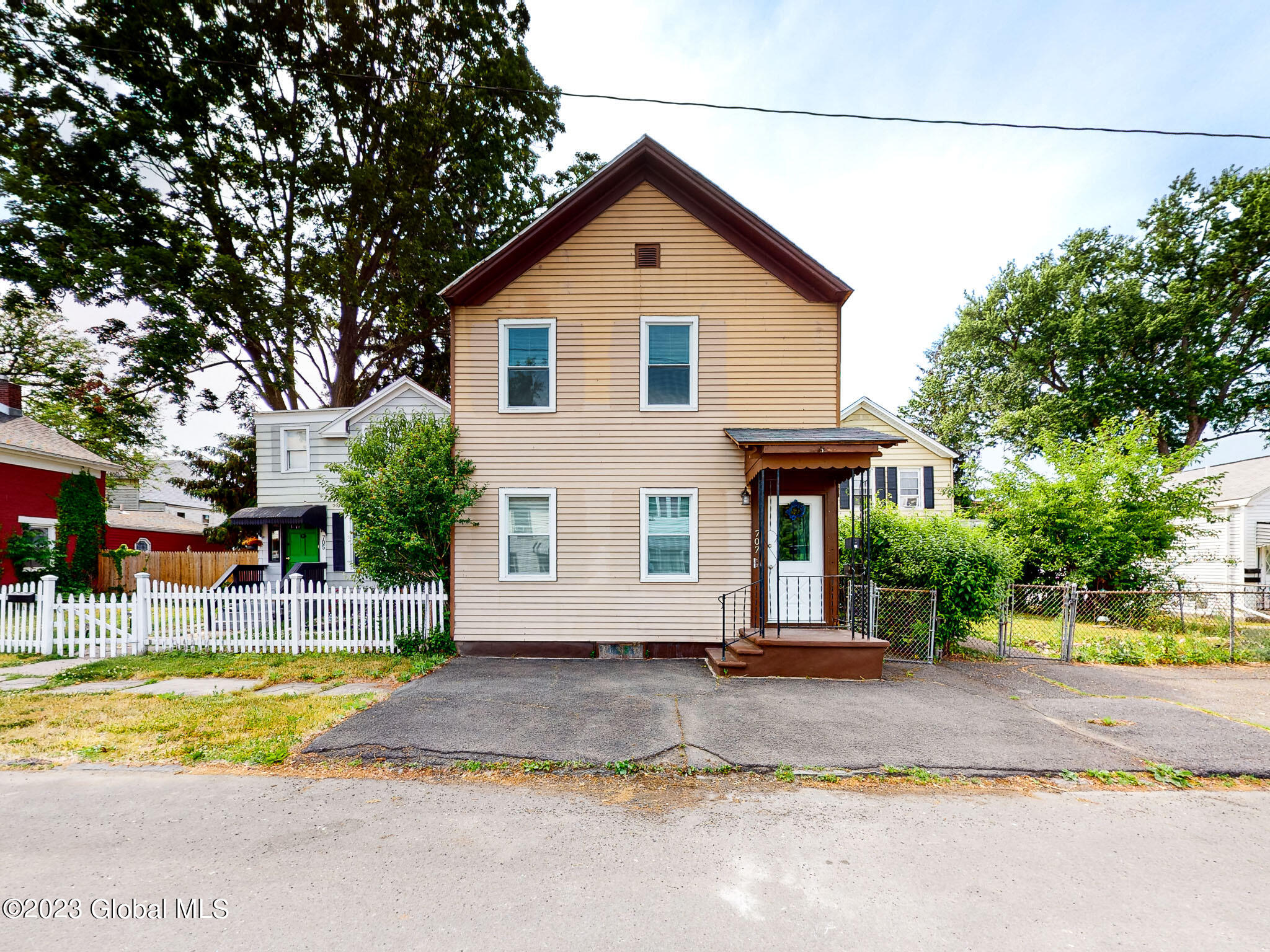 707 4th Avenue