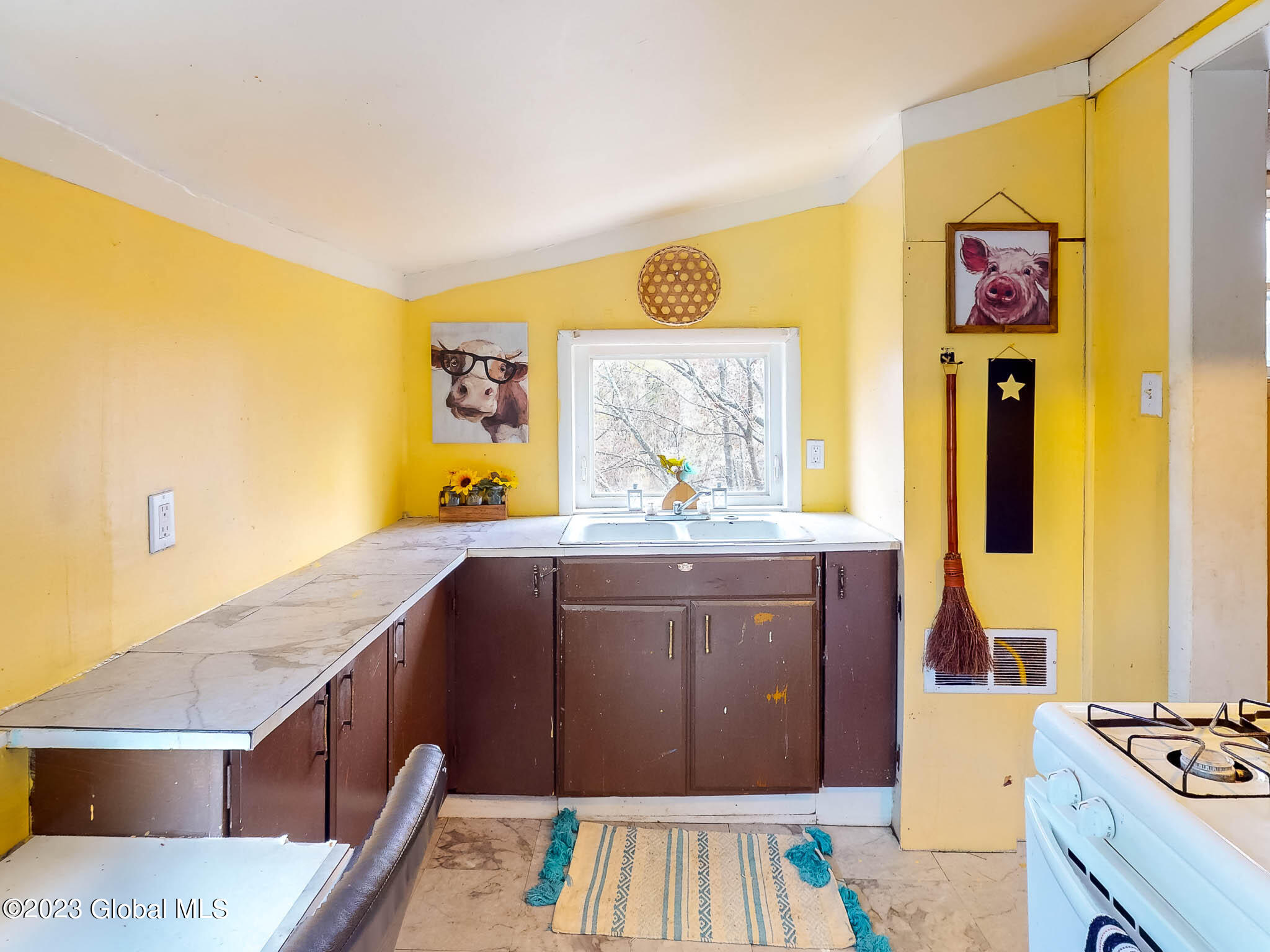 39 Campbell Avenue