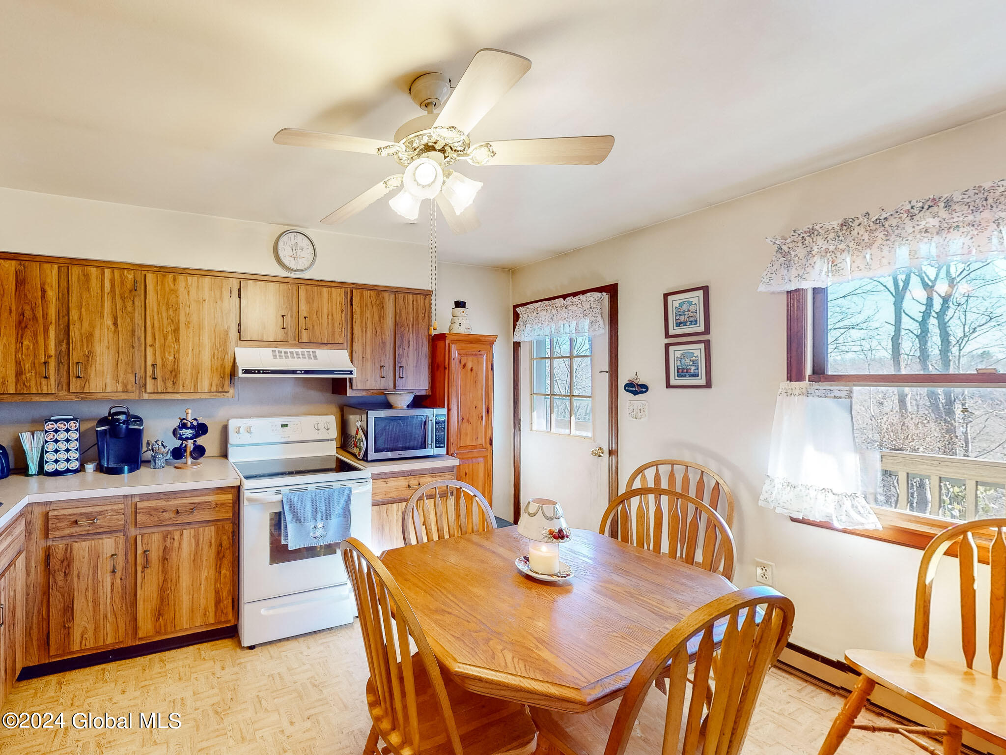 10 Edgewood Terrace, Castleton-on-Hudson