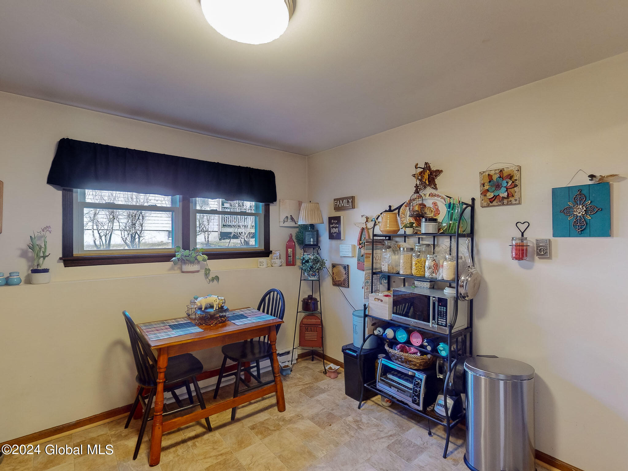 10 Edgewood Terrace, Castleton-on-Hudson