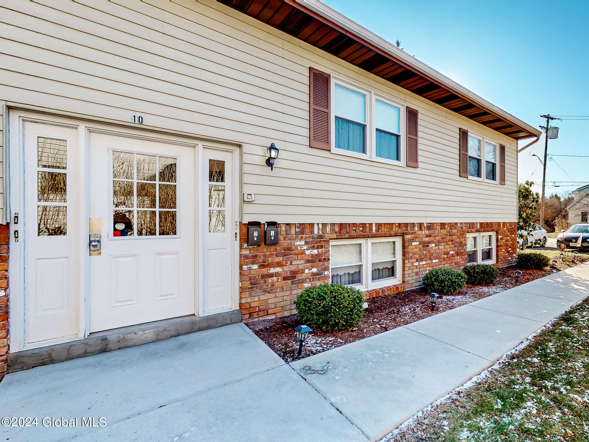 10 Edgewood Terrace, Castleton-on-Hudson