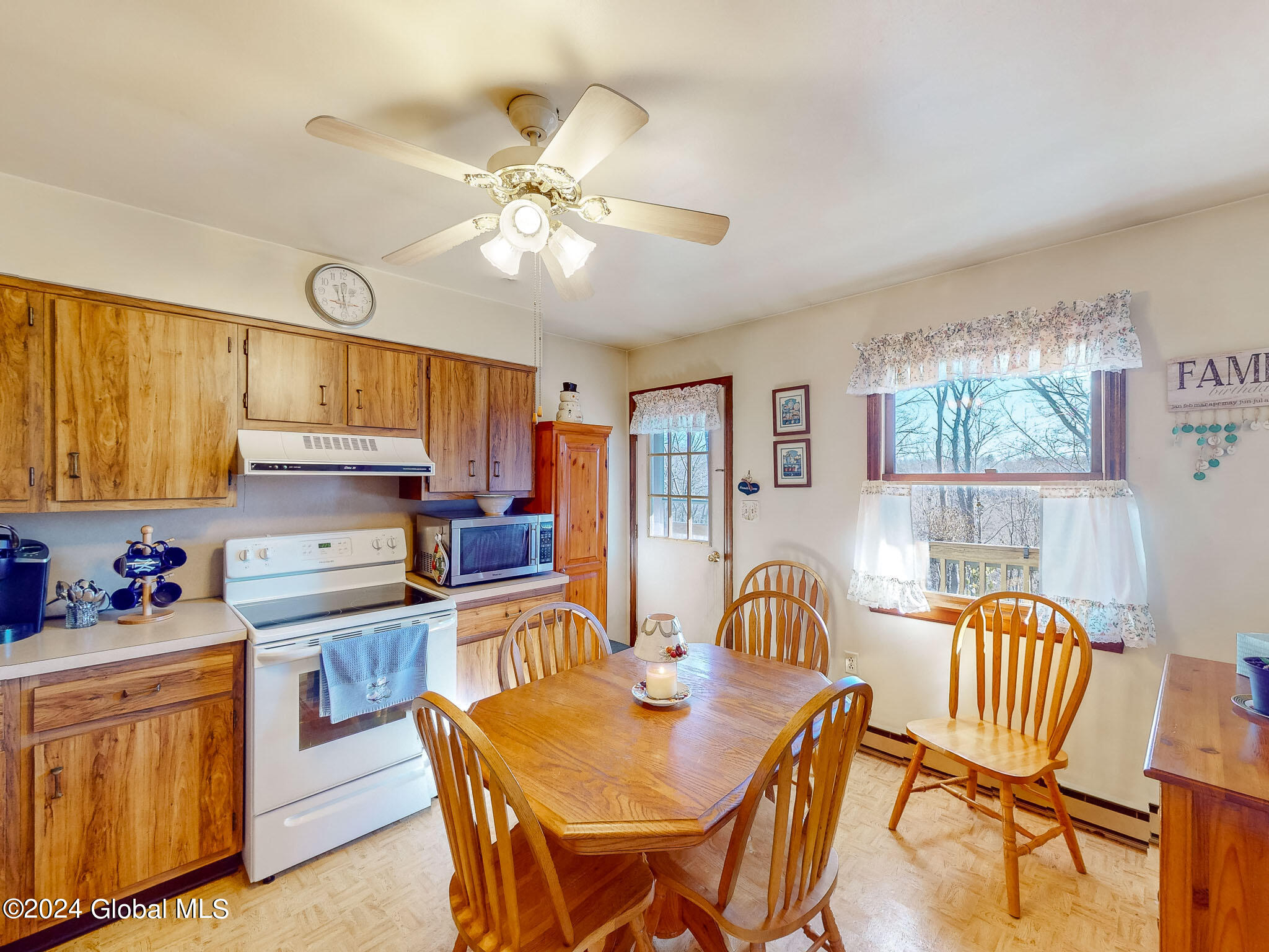 10 Edgewood Terrace, Castleton-on-Hudson