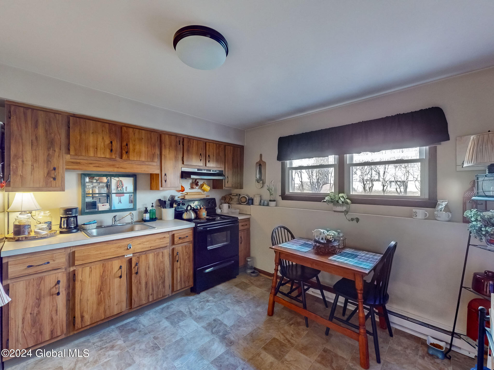 10 Edgewood Terrace, Castleton-on-Hudson
