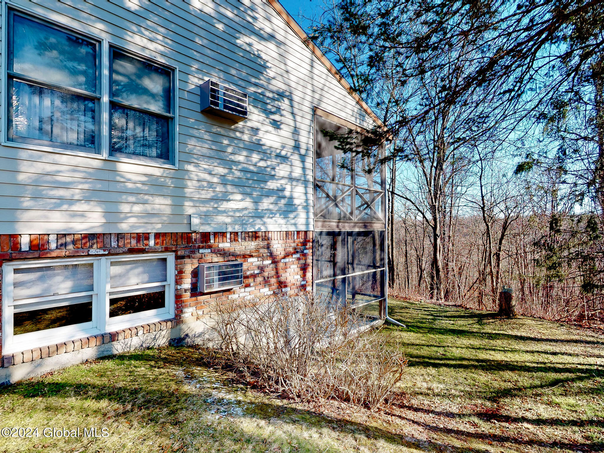 10 Edgewood Terrace, Castleton-on-Hudson