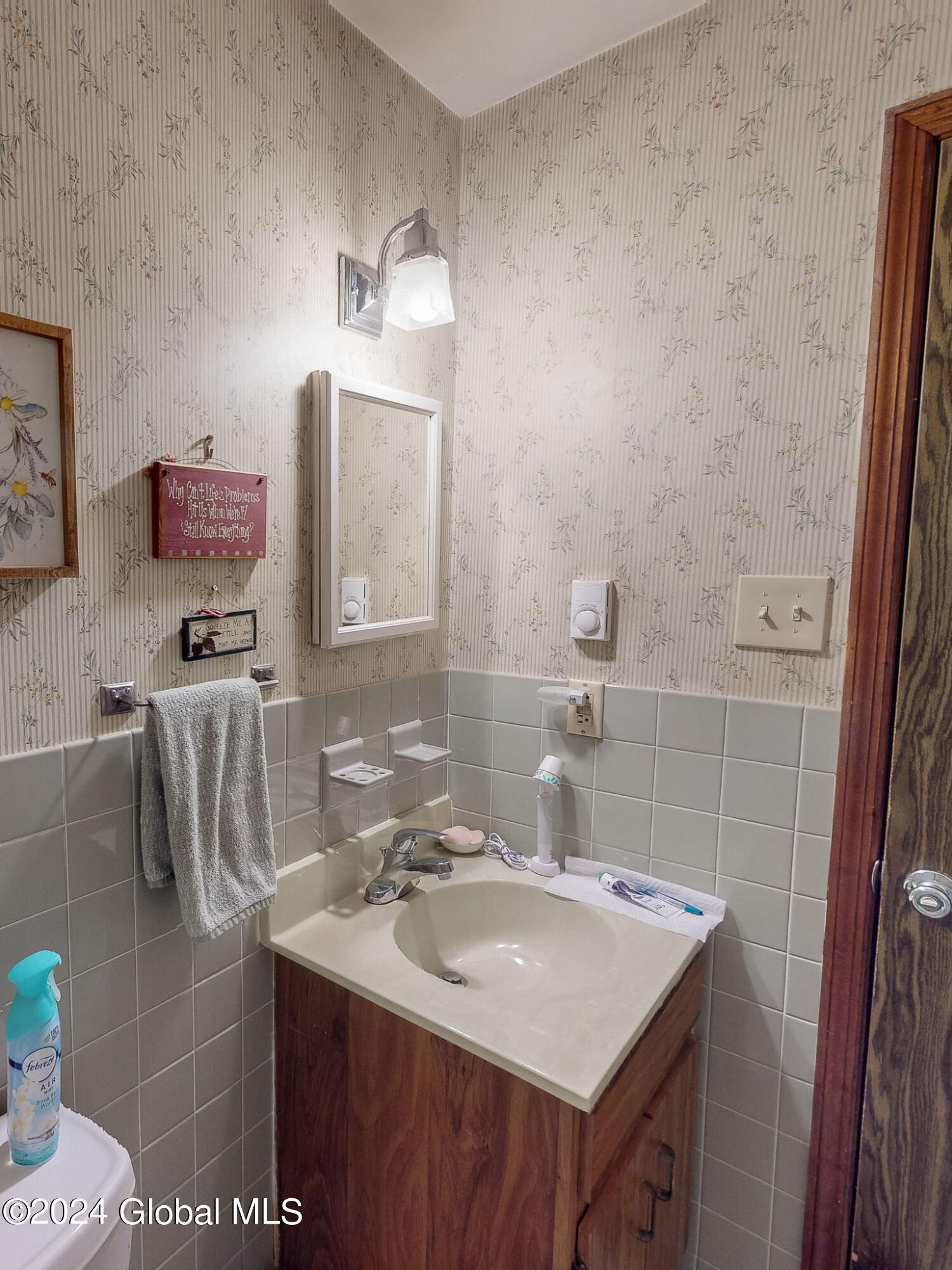 10 Edgewood Terrace, Castleton-on-Hudson