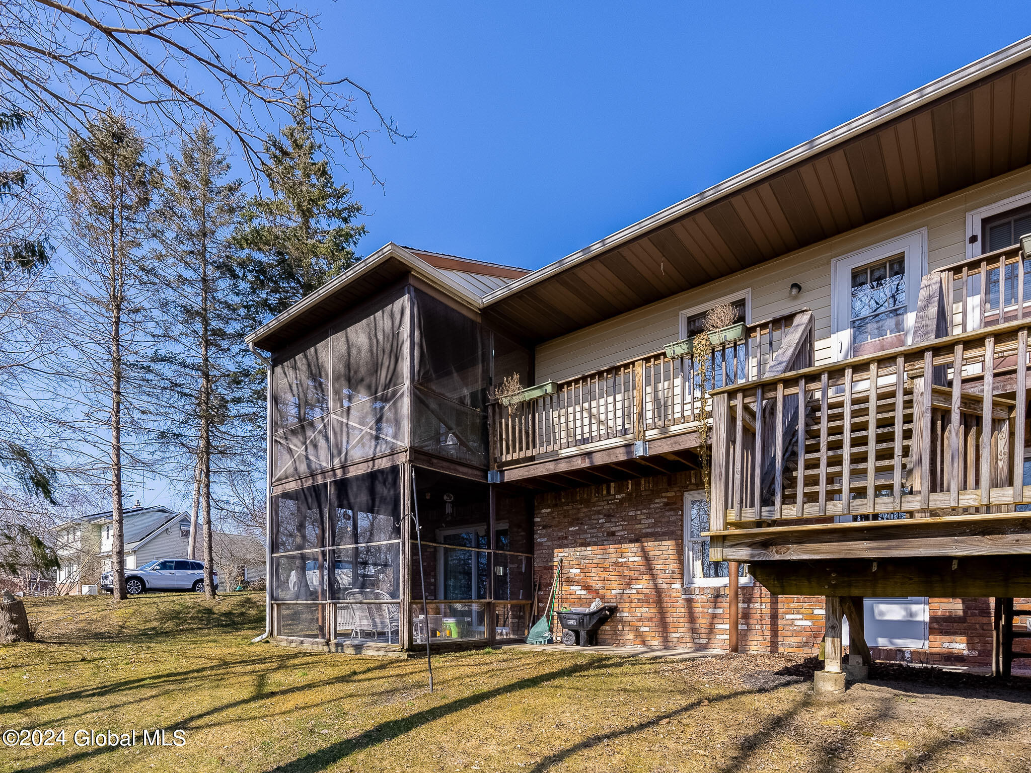 10 Edgewood Terrace, Castleton-on-Hudson