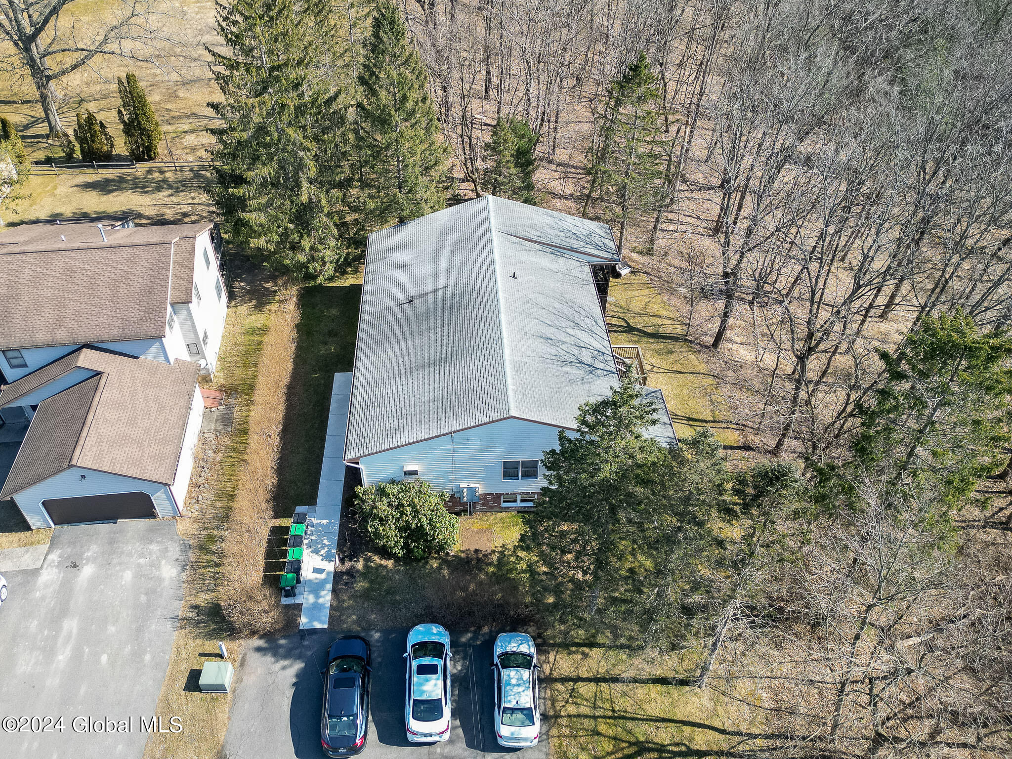 10 Edgewood Terrace, Castleton-on-Hudson