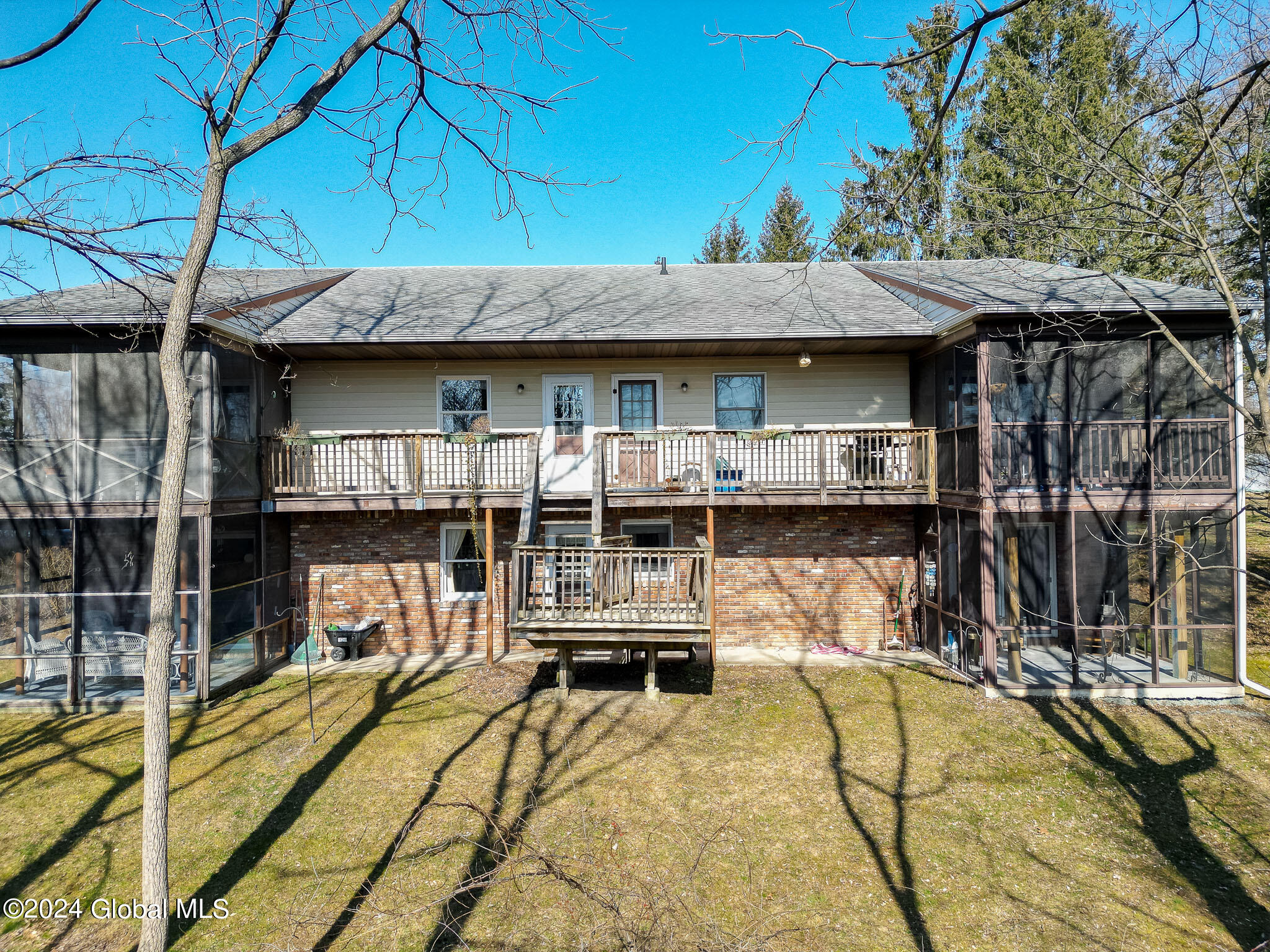 10 Edgewood Terrace, Castleton-on-Hudson