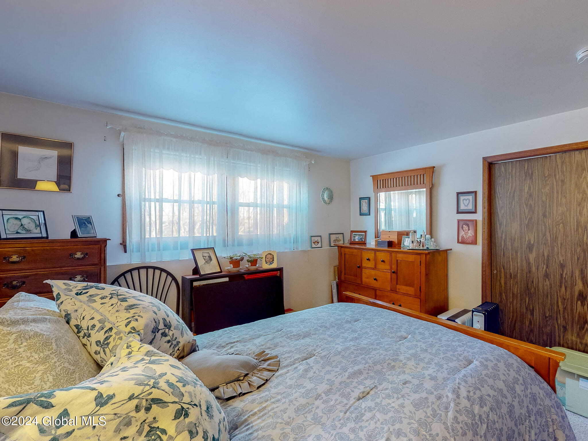 10 Edgewood Terrace, Castleton-on-Hudson