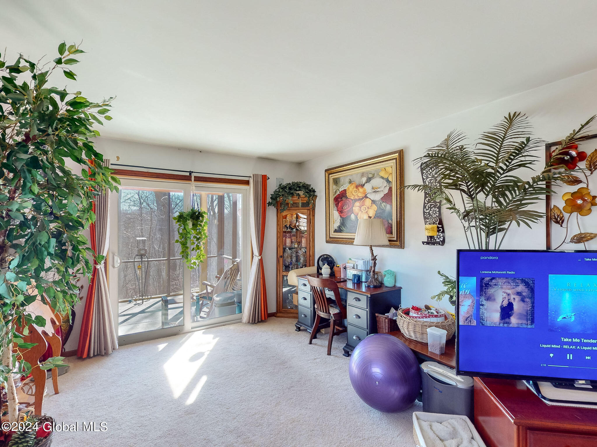10 Edgewood Terrace, Castleton-on-Hudson