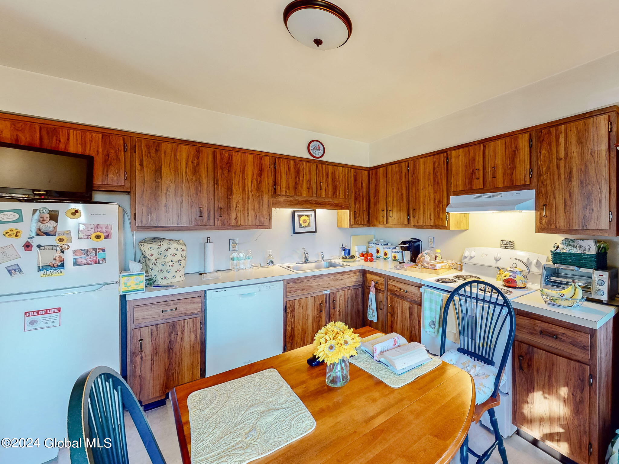 10 Edgewood Terrace, Castleton-on-Hudson