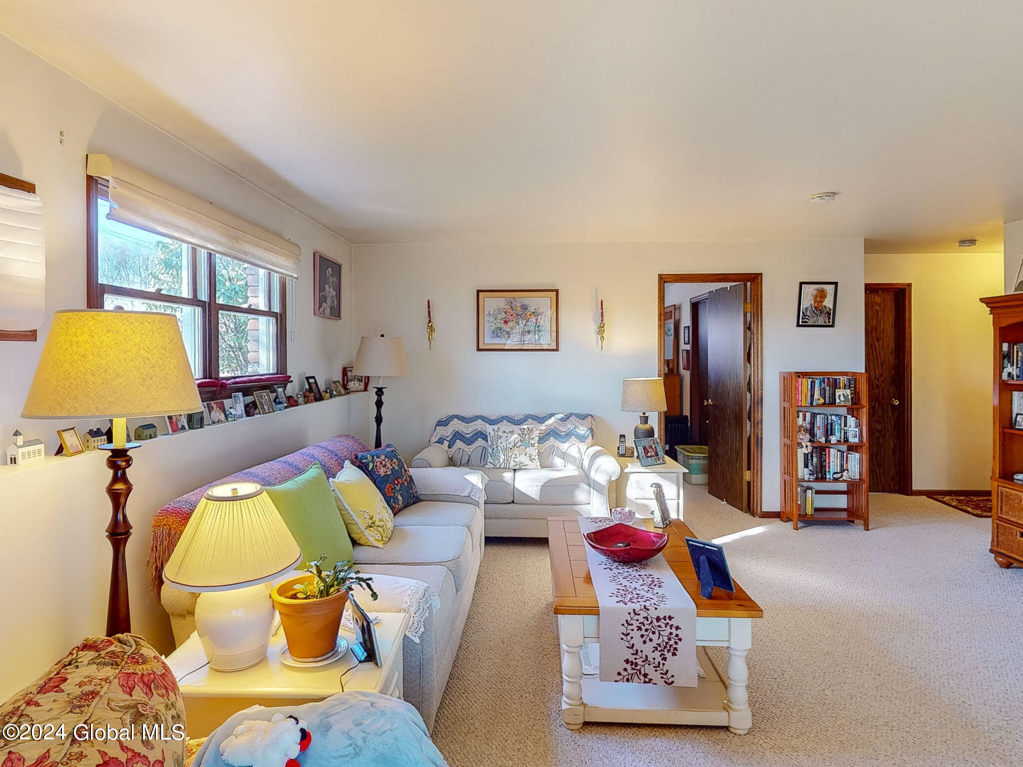 10 Edgewood Terrace, Castleton-on-Hudson