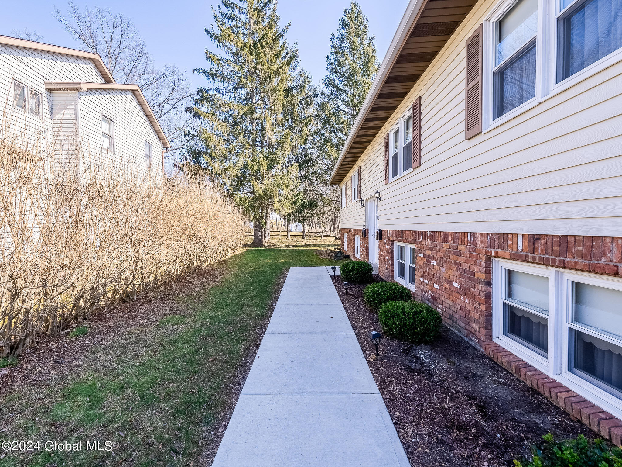 10 Edgewood Terrace, Castleton-on-Hudson