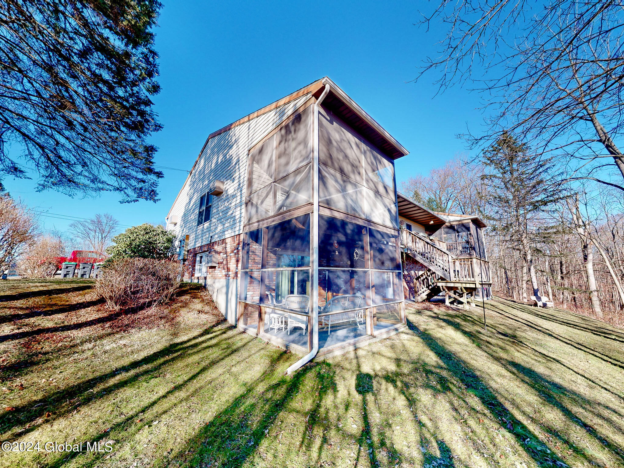 10 Edgewood Terrace, Castleton-on-Hudson