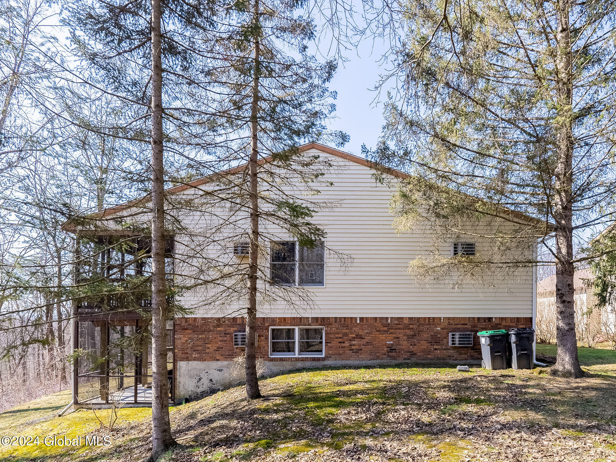 10 Edgewood Terrace, Castleton-on-Hudson