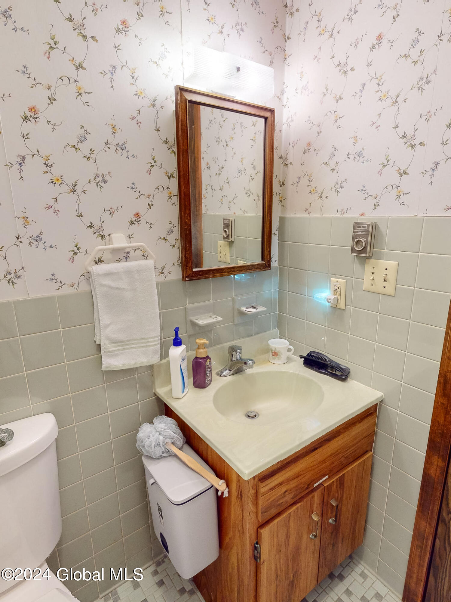 10 Edgewood Terrace, Castleton-on-Hudson