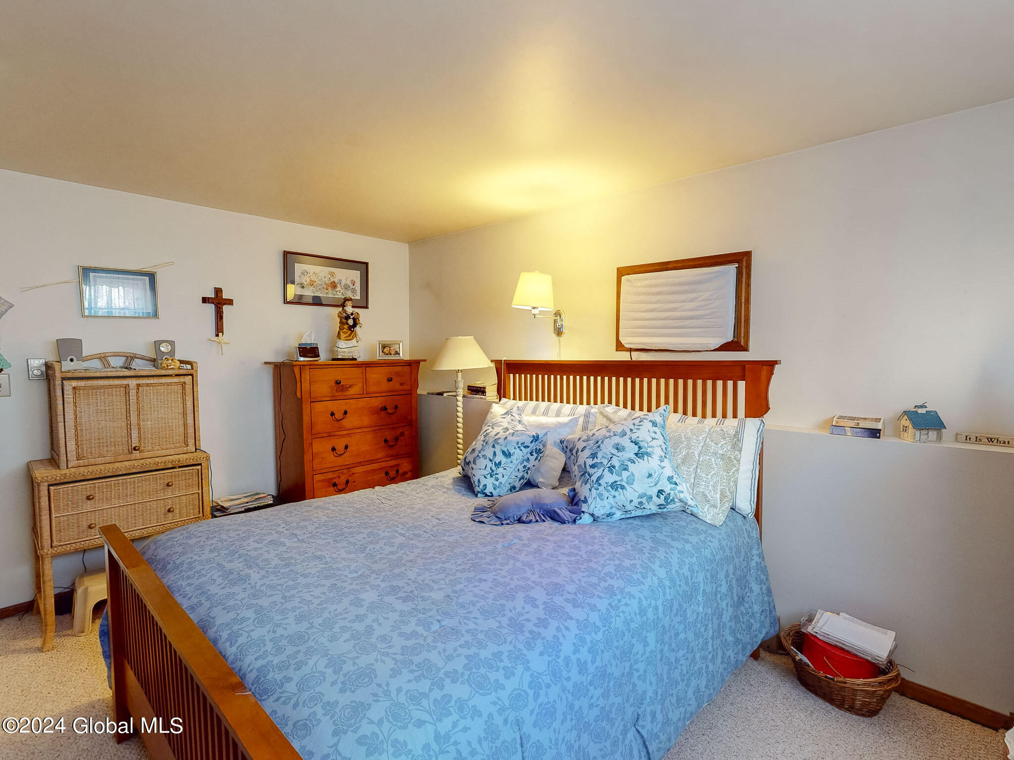 10 Edgewood Terrace, Castleton-on-Hudson