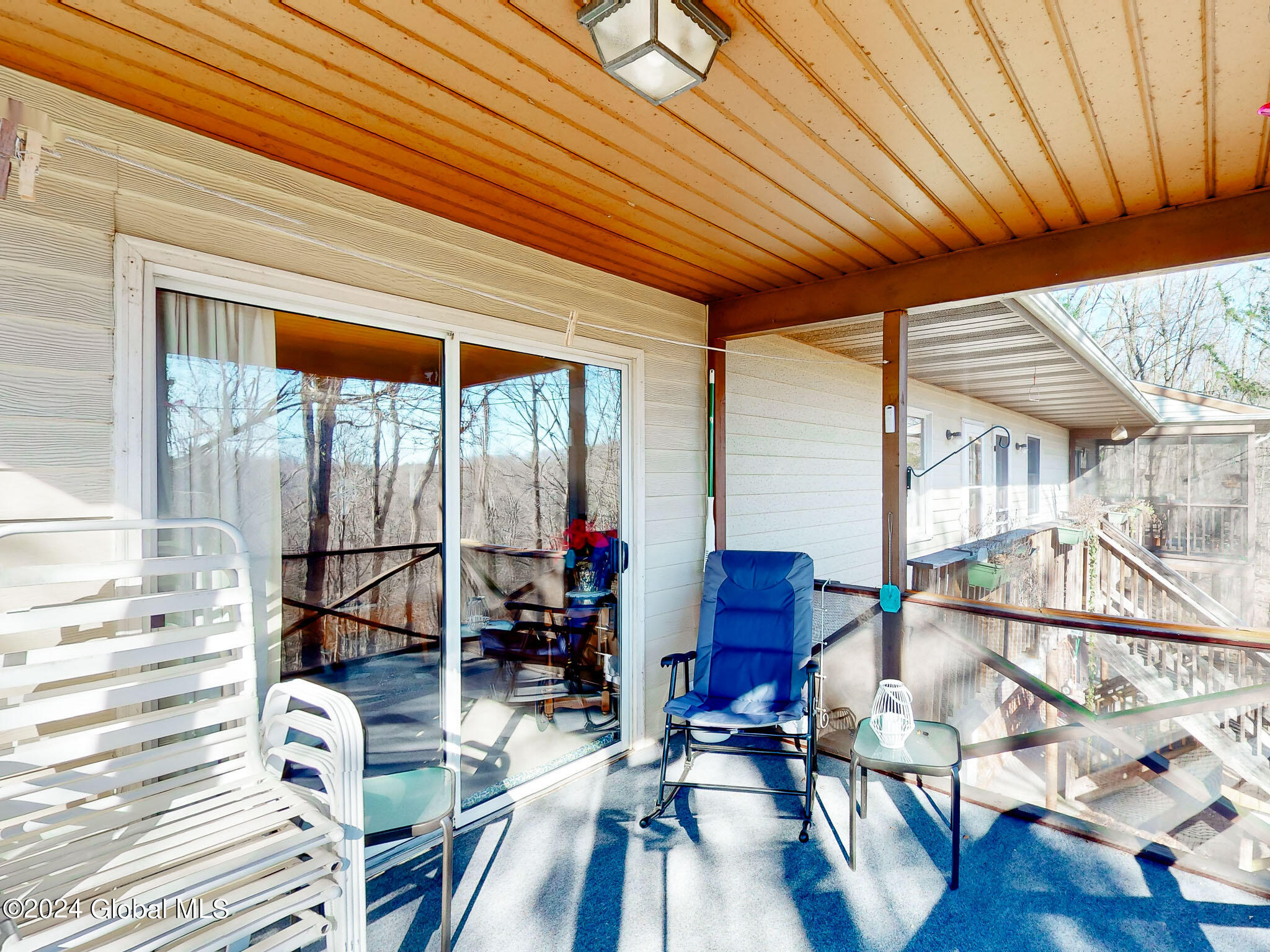 10 Edgewood Terrace, Castleton-on-Hudson