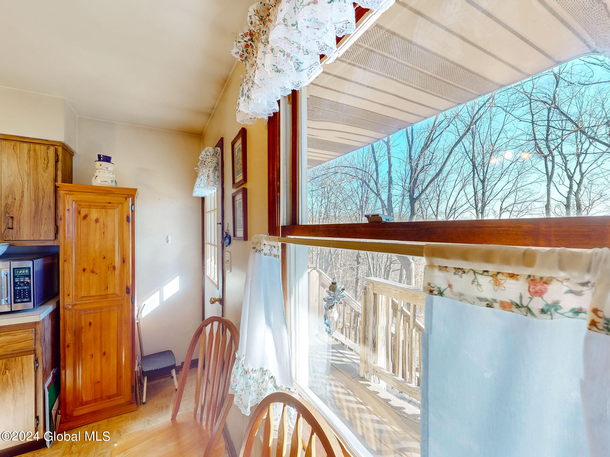 10 Edgewood Terrace, Castleton-on-Hudson