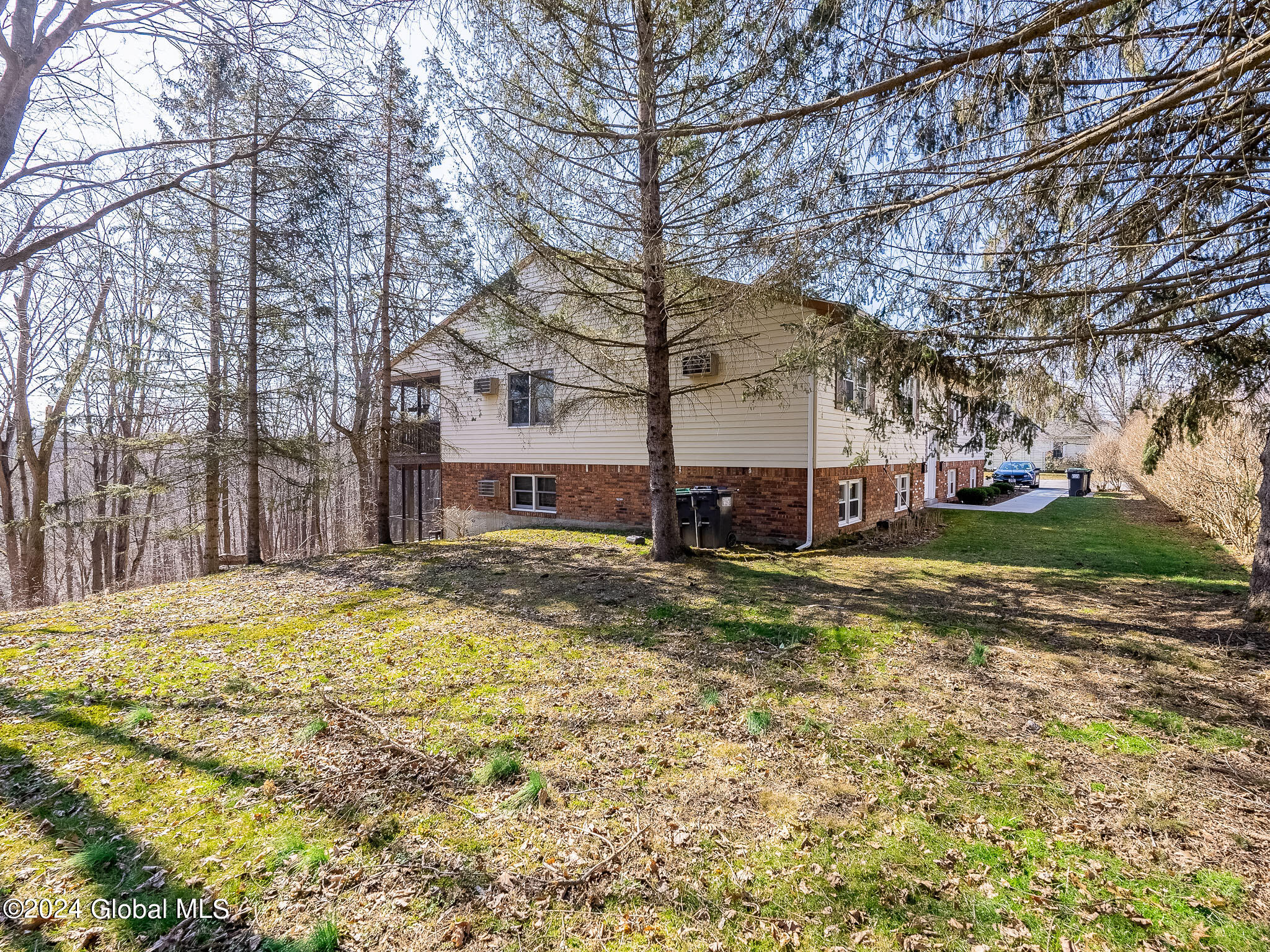 10 Edgewood Terrace, Castleton-on-Hudson