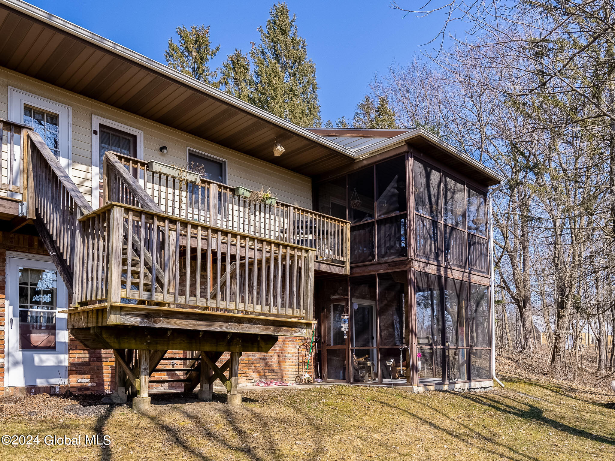 10 Edgewood Terrace, Castleton-on-Hudson