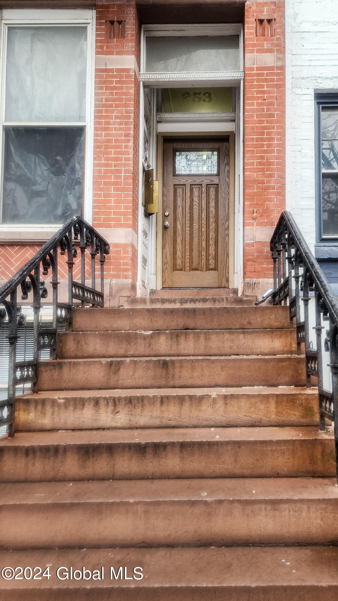 253 State St, Garden Apt