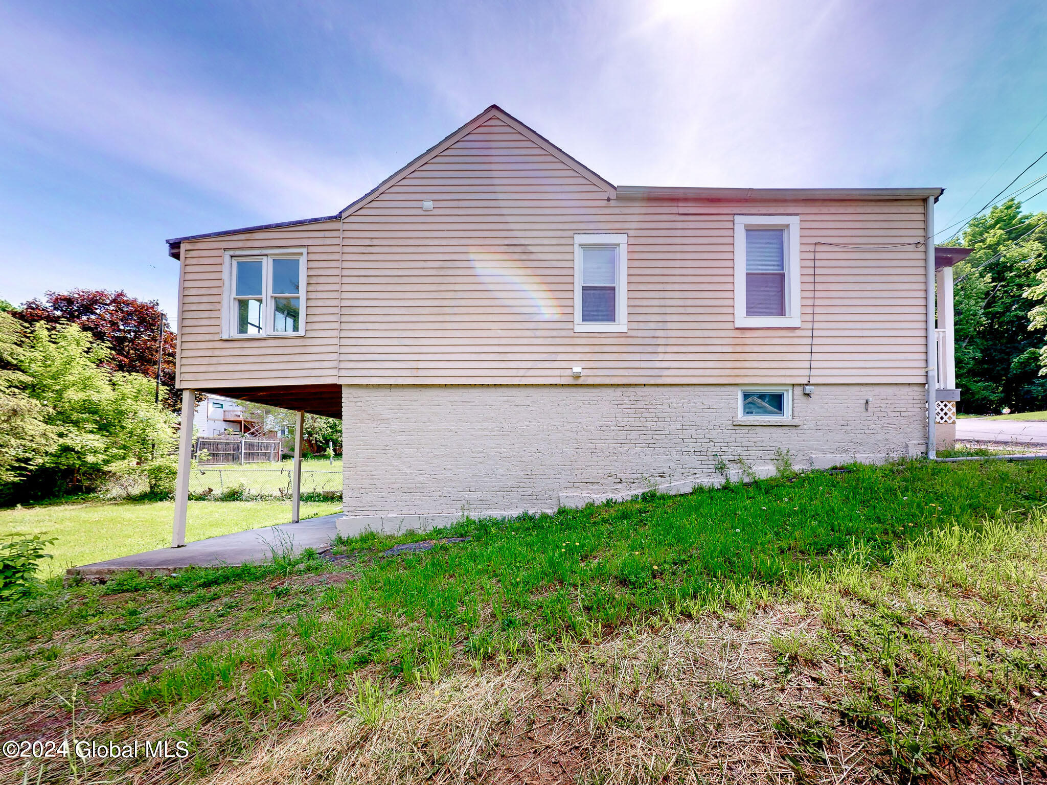 16 Mann Avenue