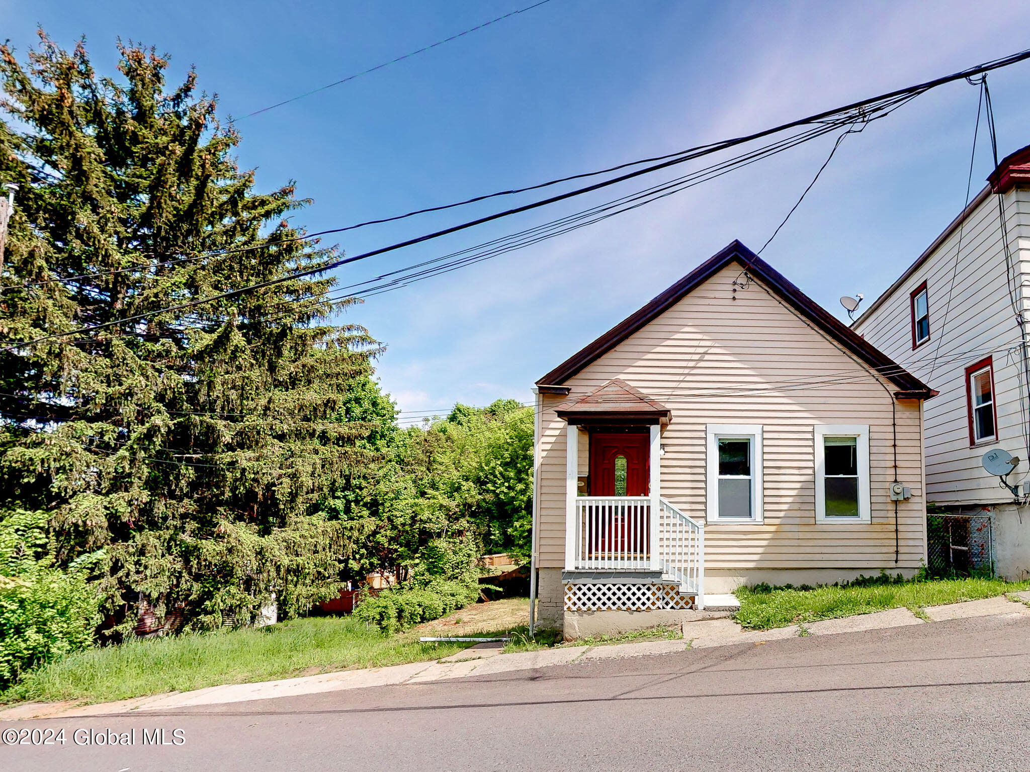 16 Mann Avenue